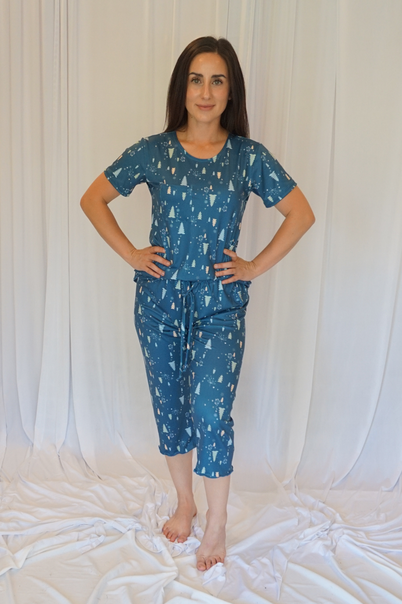 Slinky Cooling Blue Daisy Pajama Capris Set
